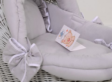 Wiklinowy wózek dla lalek pchacz szary z szarą pościelką i miękką wyściółką Wiklinowy wózek dla lalek pchacz szary z szarą pościelką i miękką wyściółką