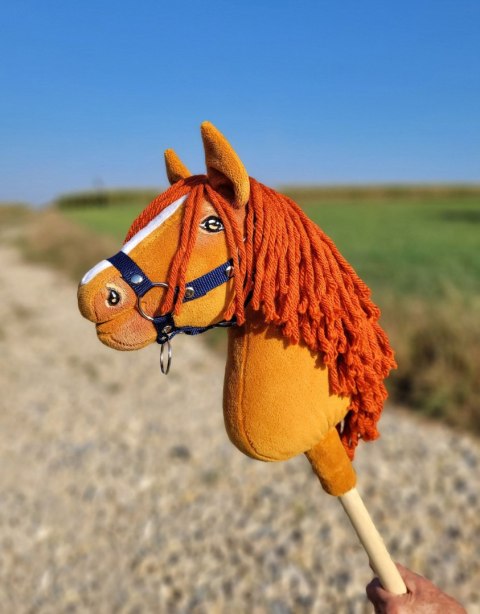 Hobby Horse Mały koń na kiju Premium - kasztan A4