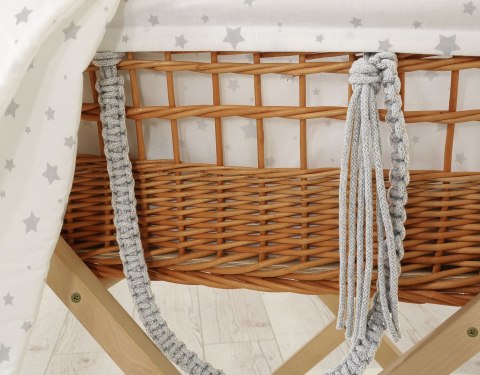 Kosz mojżesza BOHO wiklinowy ze stojakiem z wyściółką bawełnianą - mini gwiazdki szare Kosz mojżesza BOHO wiklinowy ze stojakiem z wyściółką bawełnianą - mini gwiazdki szare