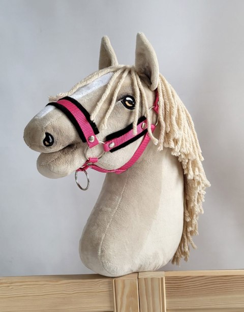 Kantar regulowany dla konia Hobby Horse A3 ciemny różowy z czarnym futerkiem Kantar regulowany dla konia Hobby Horse A3 ciemny różowy z czarnym futerkiem