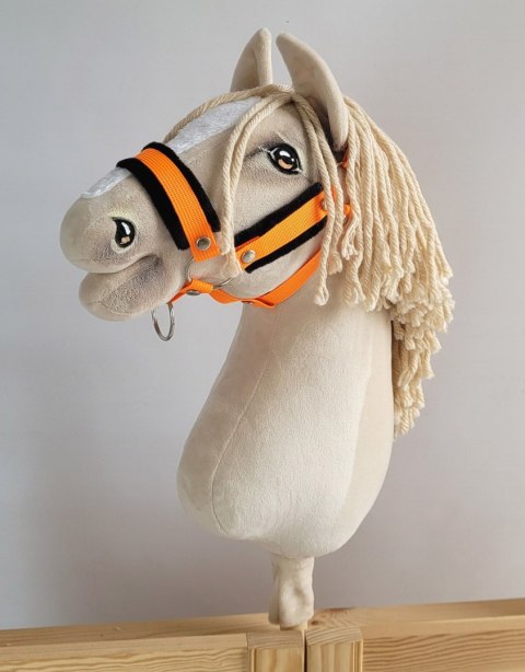 Kantar regulowany dla konia Hobby Horse A3 neon orange czarnym futerkiem Kantar regulowany dla konia Hobby Horse A3 neon orange czarnym futerkiem