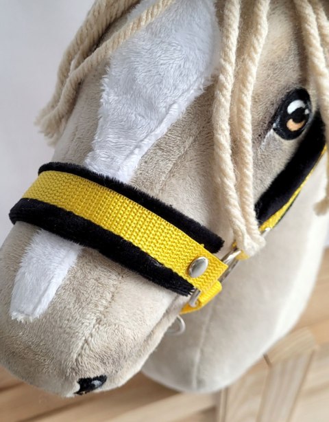 Kantar regulowany dla konia Hobby Horse A3 żółty z czarnym futerkiem Kantar regulowany dla konia Hobby Horse A3 żółty z czarnym futerkiem