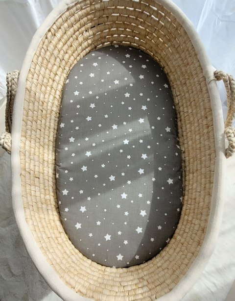 Prześcieradło bawełniane do kosza Mojżesza Boho wózka gondoli 75x35 cm - Mini gwiazdki na szarym Prześcieradło bawełniane do kosza Mojżesza Boho wózka gondoli 75x35 cm - Mini gwiazdki na szarym