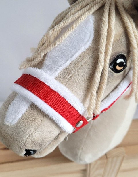 Zestaw do Hobby Horse: kantar A3 z białym futerkiem + uwiąz ze sznurka - biało-czerwony Zestaw do Hobby Horse: kantar A3 z białym futerkiem + uwiąz ze sznurka - biało-czerwony