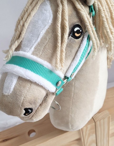 Zestaw do Hobby Horse: kantar A3 z białym futerkiem + uwiąz ze sznurka - biało-miętowy Zestaw do Hobby Horse: kantar A3 z białym futerkiem + uwiąz ze sznurka - biało-miętowy