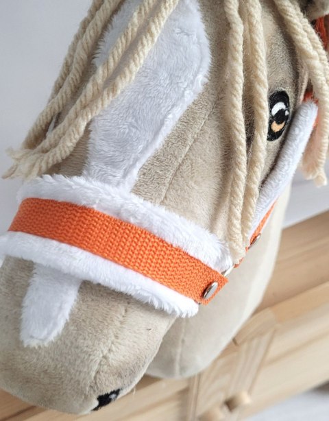 Zestaw do Hobby Horse: kantar A3 z białym futerkiem + uwiąz ze sznurka - biało-pomarańczowy Zestaw do Hobby Horse: kantar A3 z białym futerkiem + uwiąz ze sznurka - biało-pomarańczowy