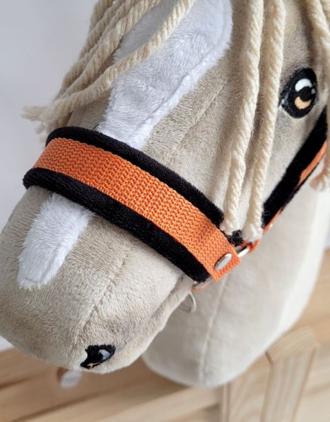 Zestaw do Hobby Horse: kantar A3 z czarnym futerkiem + uwiąz ze sznurka - czarno-pomarańczowy Zestaw do Hobby Horse: kantar A3 z czarnym futerkiem + uwiąz ze sznurka - czarno-pomarańczowy