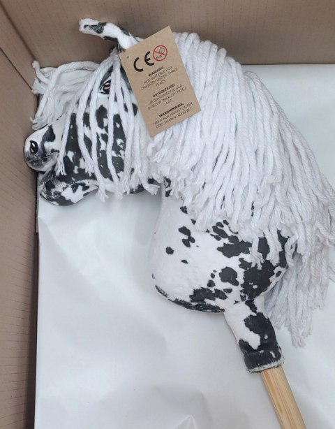 Hobby Horse Mały koń na kiju Premium - tarantowaty biało-czarny z białą grzywą A4