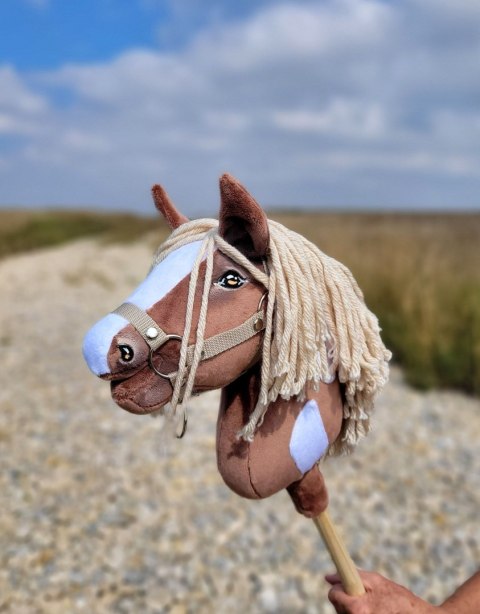 Hobby Horse Mały koń na kiju Premium - western III gniady z jasną grzywą A4