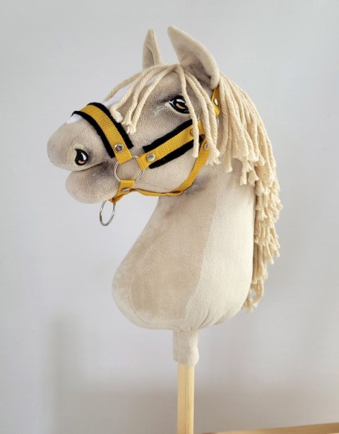 Kantar regulowany dla konia Hobby Horse A3 musztardowy z czarnym futerkiem Kantar regulowany dla konia Hobby Horse A3 musztardowy z czarnym futerkiem