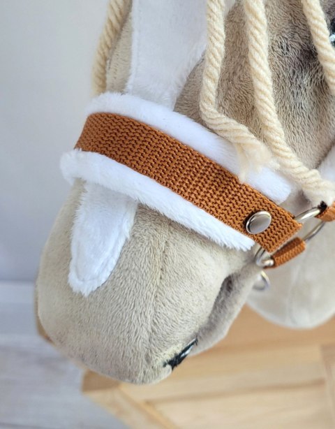 Kantar regulowany dla konia Hobby Horse A3 rudy białym futerkiem Kantar regulowany dla konia Hobby Horse A3 rudy białym futerkiem
