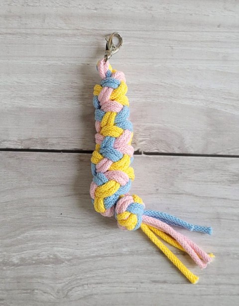 Uwiąz dla Hobby Horse ze sznurka - błękit/ jasny róż/ żółty Uwiąz dla Hobby Horse ze sznurka - błękit/ jasny róż/ żółty