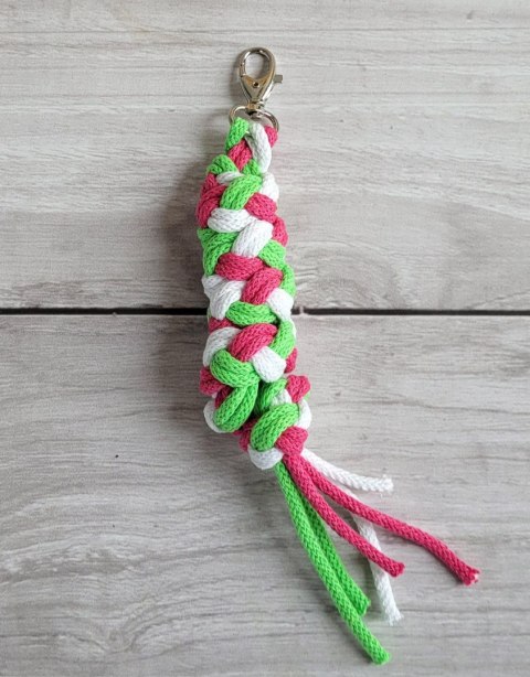 Uwiąz dla Hobby Horse ze sznurka - ciemny róż/ jasny zielony/ biały Uwiąz dla Hobby Horse ze sznurka - ciemny róż/ jasny zielony/ biały