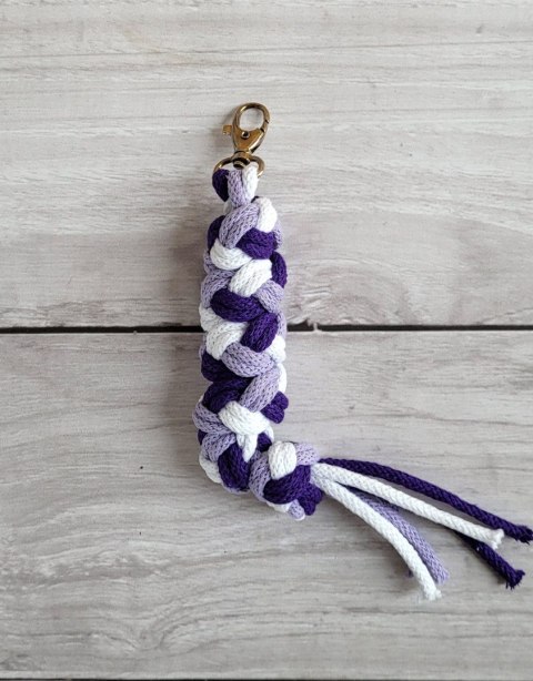 Uwiąz dla Hobby Horse ze sznurka - fiolet/ ciemny fiolet/ biały Uwiąz dla Hobby Horse ze sznurka - fiolet/ ciemny fiolet/ biały