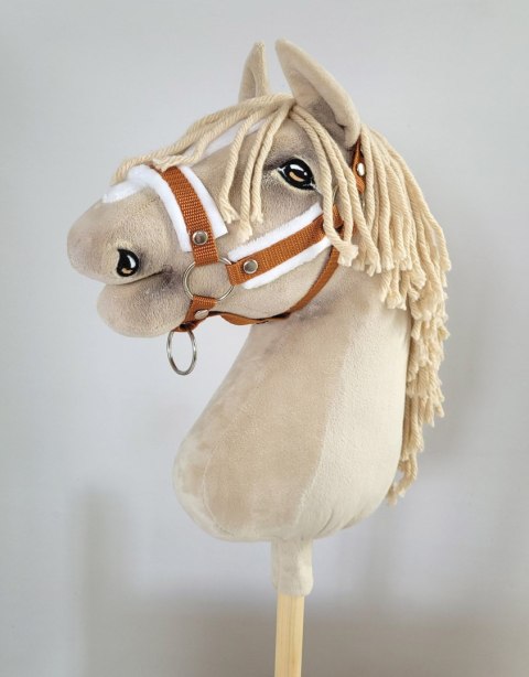 Zestaw do Hobby Horse: kantar A3 z białym futerkiem + uwiąz ze sznurka - biało-rudy Zestaw do Hobby Horse: kantar A3 z białym futerkiem + uwiąz ze sznurka - biało-rudy