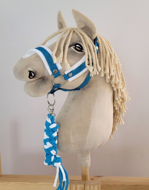 Zestaw do Hobby Horse: kantar A3 z białym futerkiem + uwiąz ze sznurka - biało-turkusowy Zestaw do Hobby Horse: kantar A3 z białym futerkiem + uwiąz ze sznurka - biało-turkusowy