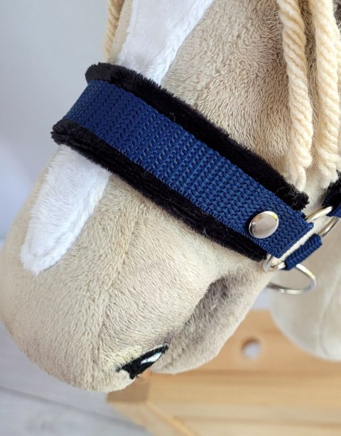 Zestaw do Hobby Horse: kantar A3 z czarnym futerkiem + uwiąz ze sznurka - czarno-granatowy Zestaw do Hobby Horse: kantar A3 z czarnym futerkiem + uwiąz ze sznurka - czarno-granatowy