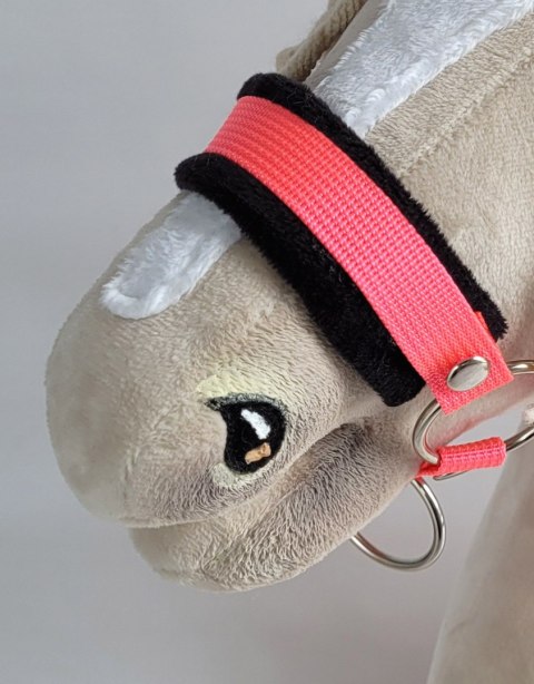 Zestaw do Hobby Horse: kantar A3 z czarnym futerkiem + uwiąz ze sznurka - neon-pink/ czarny Zestaw do Hobby Horse: kantar A3 z czarnym futerkiem + uwiąz ze sznurka - neon-pink/ czarny