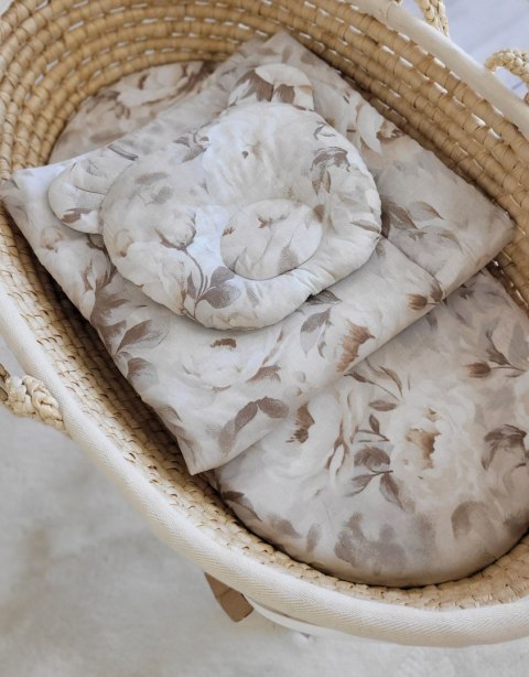 Kołderka z wypełnieniem i poduszka profilowana Miś - zestaw 2cz. - Peonies beige Kołderka z wypełnieniem i poduszka profilowana Miś - zestaw 2cz. - Peonies beige