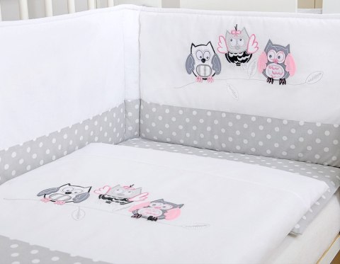 Komplet pościeli dla dzieci 120x90cm z ochraniaczem 3-cz Sówki szare z haftem szaro-różowym Komplet pościeli dla dzieci 120x90cm z ochraniaczem 3-cz Sówki szare z haftem szaro-różowym