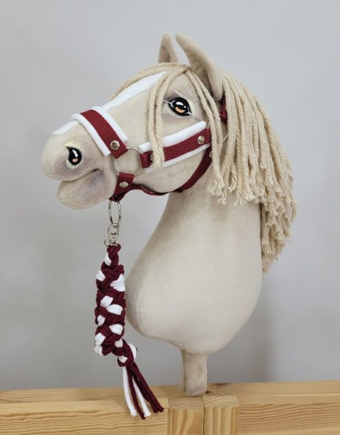 Zestaw do Hobby Horse: kantar A3 z białym futerkiem + uwiąz ze sznurka - biało-bordowy Zestaw do Hobby Horse: kantar A3 z białym futerkiem + uwiąz ze sznurka - biało-bordowy