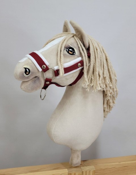 Zestaw do Hobby Horse: kantar A3 z białym futerkiem + uwiąz ze sznurka - biało-bordowy Zestaw do Hobby Horse: kantar A3 z białym futerkiem + uwiąz ze sznurka - biało-bordowy