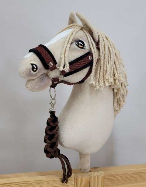 Zestaw do Hobby Horse: kantar A3 z czarnym futerkiem + uwiąz ze sznurka - czarno-brązowy Zestaw do Hobby Horse: kantar A3 z czarnym futerkiem + uwiąz ze sznurka - czarno-brązowy