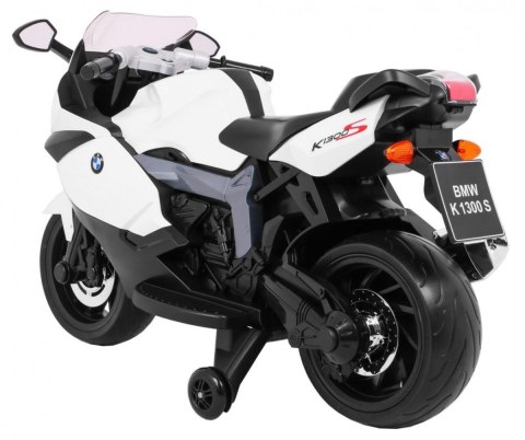 Motor na akumulator BMW K1300S dla dzieci Biały + Kółka pomocnicze + Dźwięki Światła + Wolny Start Motor na akumulator BMW K1300S dla dzieci Biały + Kółka pomocnicze + Dźwięki Światła + Wolny Start